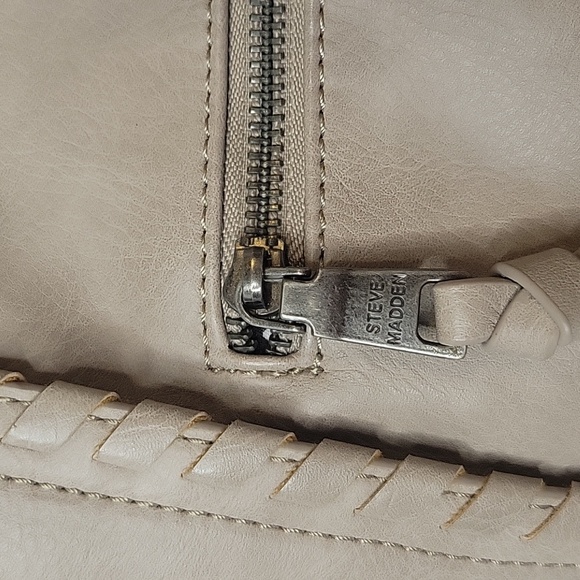 Steve Madden Tote Bag - Picture 2 of 10